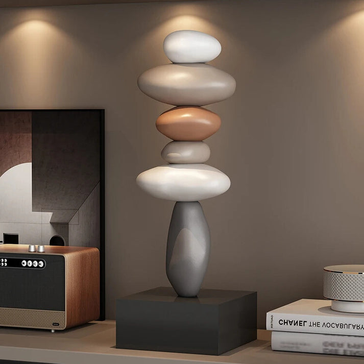 Fin minimalistisk stenskulptur til boligindretning. Perfekt til at skabe zen og ro. En ideel gave med moderne design.