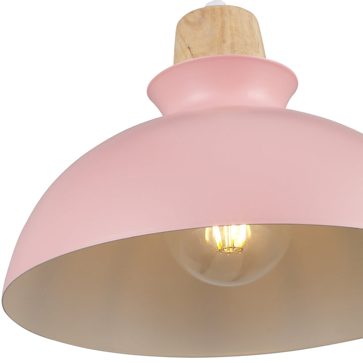 "Minimalistisk Tray Pendel Ø28 i pink med trædetalje, stilfuldt nordisk design til moderne indretning i hjemmet."