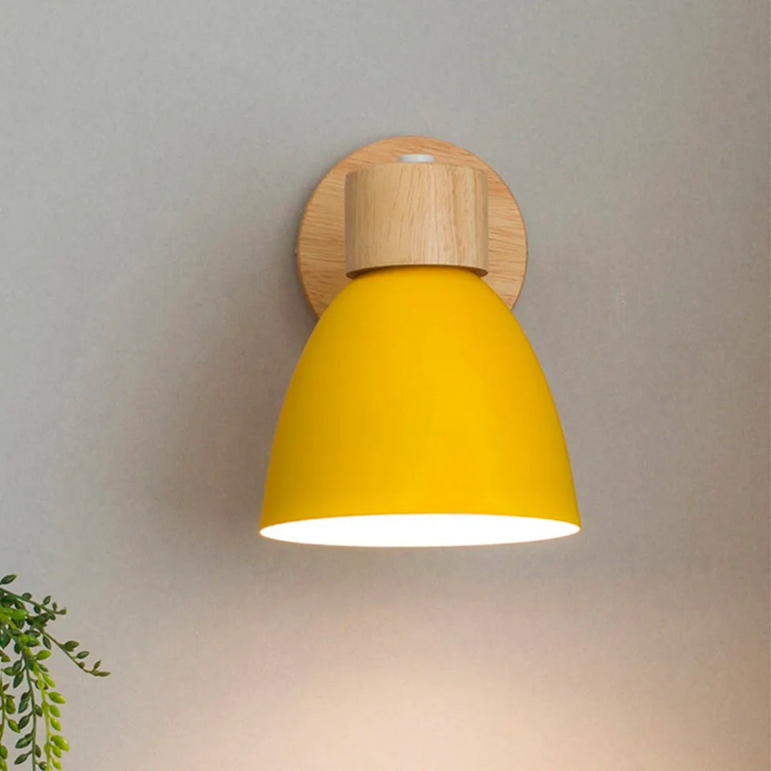 Kompakt væglampe for moderne belysning med pladsbesparende og elegant design.