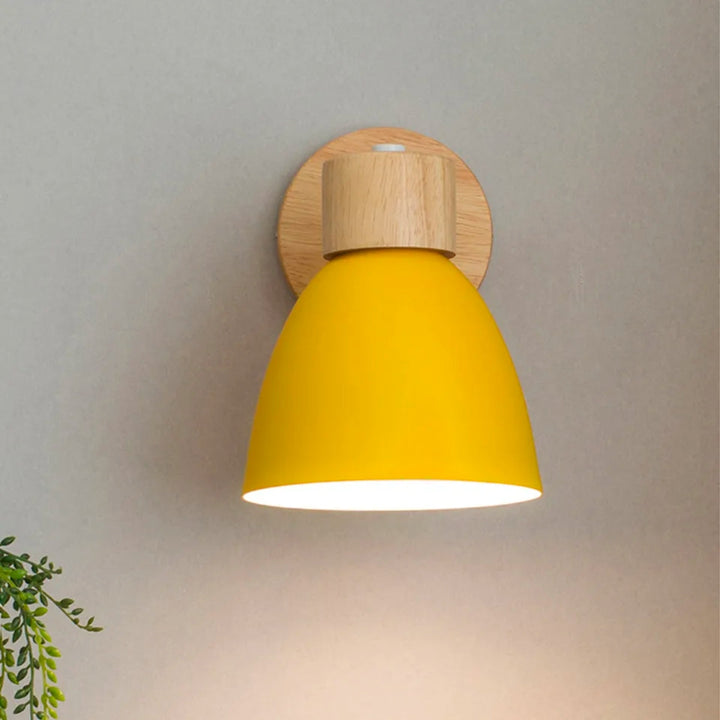 Kompakt væglampe for moderne belysning med pladsbesparende og elegant design.