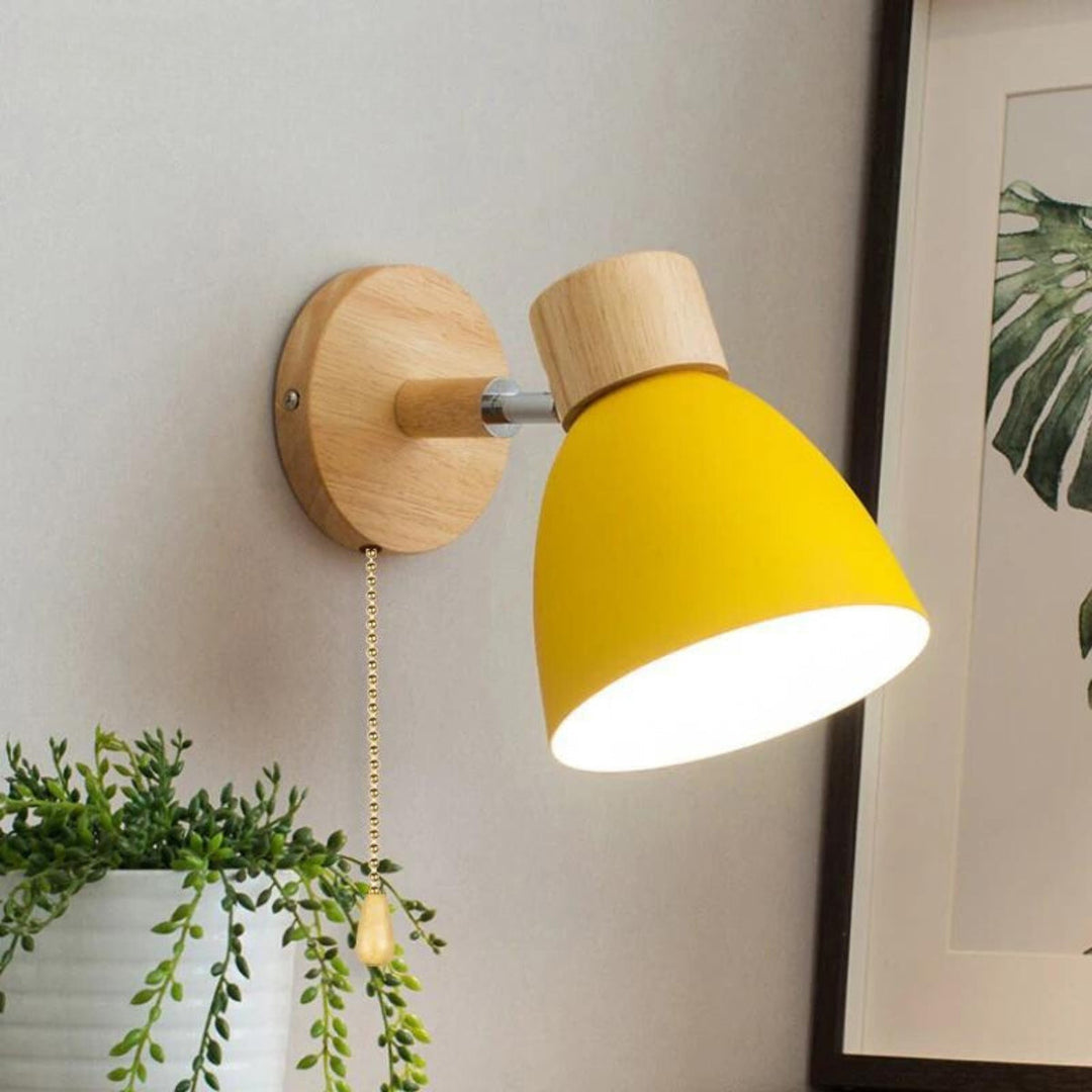 Væglampe i rent design, der forbedrer rummets æstetik og funktionalitet på væggen.