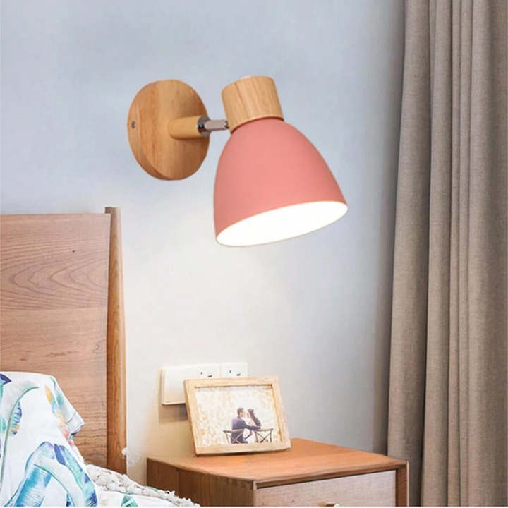Farverig minimalistisk væglampe tilføjer et moderne pop af farve til enhver indretning.