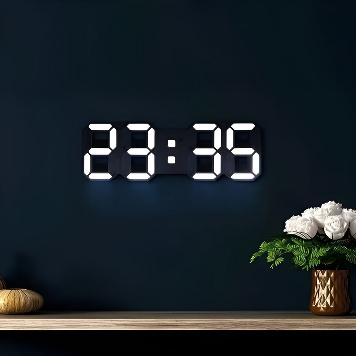 Digitalt 3D vægur med LED lys, der giver en tydelig og moderne tidsvisning i rummet.