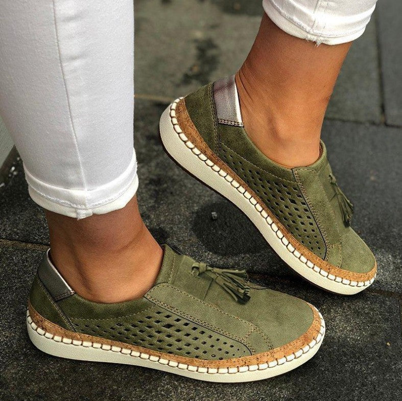 "Moderne åndbare slip ons til kvinder i letvægtsdesign med støtte, grå mesh overdel og hvid sål til komfortabel hverdag."