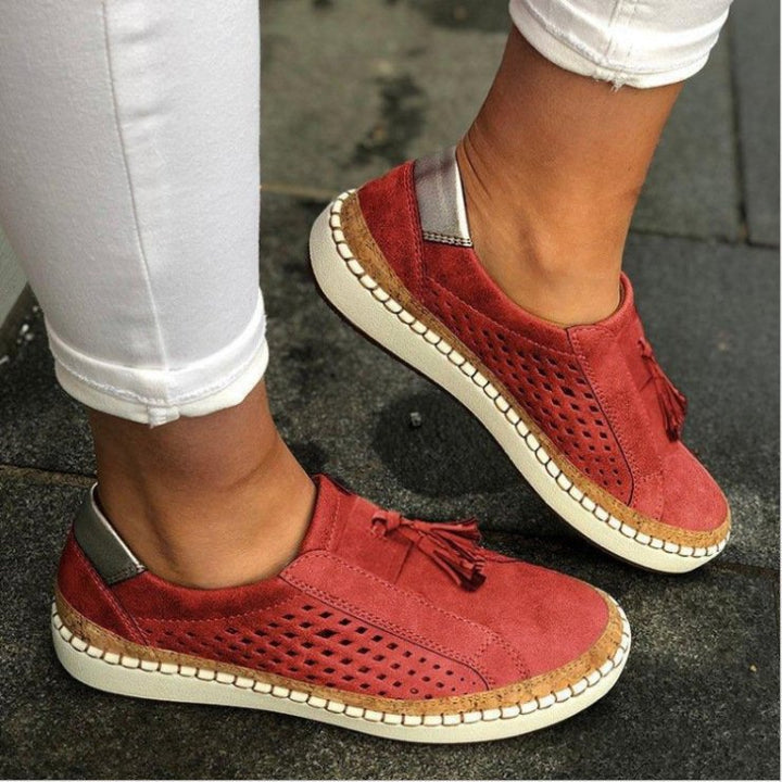 "Moderne åndbare slip ons til kvinder i letvægtsdesign med støtte, grå mesh overdel og hvid sål til komfortabel hverdag."