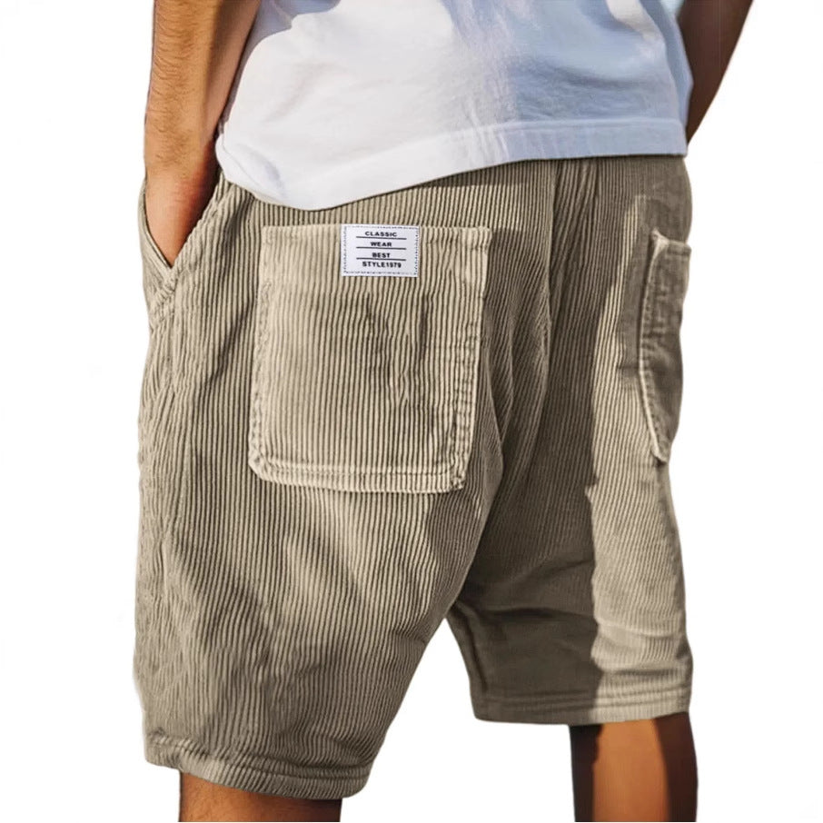 Behagelige herreshorts med elastisk talje og praktisk baglomme, ideel til en stilfuld sommer.