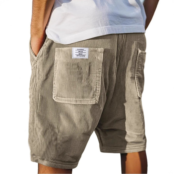 Behagelige herreshorts med elastisk talje og praktisk baglomme, ideel til en stilfuld sommer.