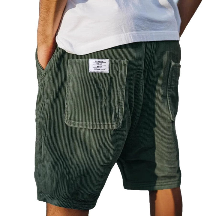 Herreshorts for mænd, kombinerer stil og komfort med elastisk linning for en urban sommerlook.