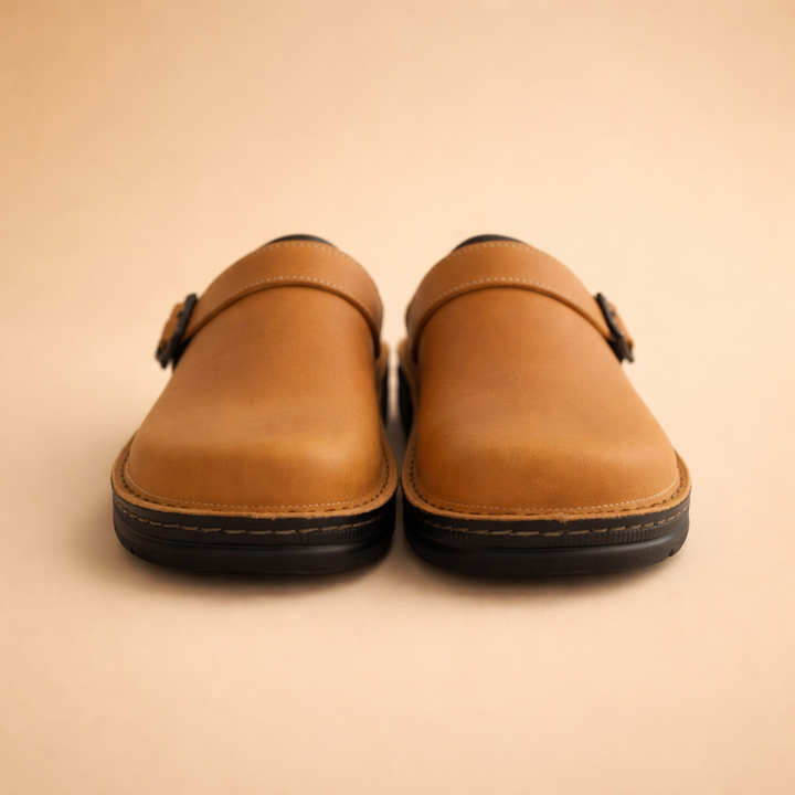 Moderne herresko clogs i brun eller sort, uovertruffen komfort og casual stil til hverdagsbrug.