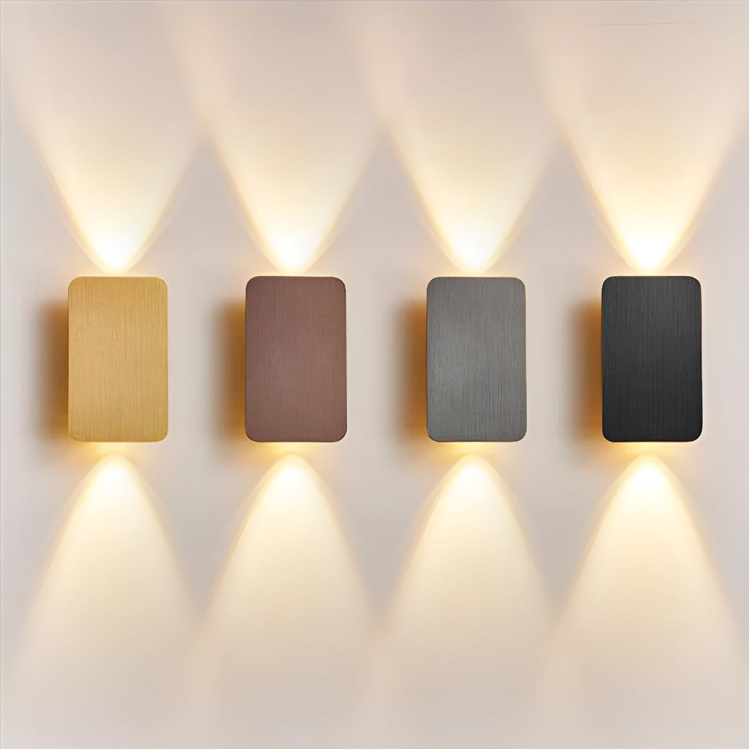 Moderne LED væglampe i minimalistisk design. Op-ned lys skaber elegant stemning i hjemmet.