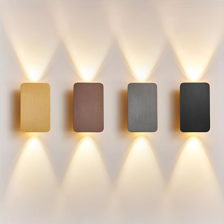 Moderne LED væglampe i minimalistisk design. Op-ned lys skaber elegant stemning i hjemmet.