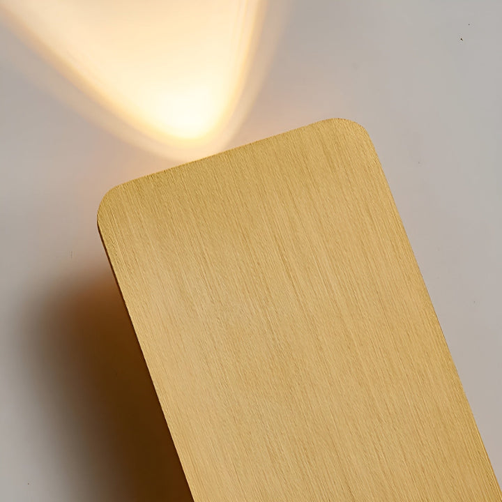 Vægmonteret LED lampe. Giver effektiv og stemningsfuld opad- og nedadgående belysning.
