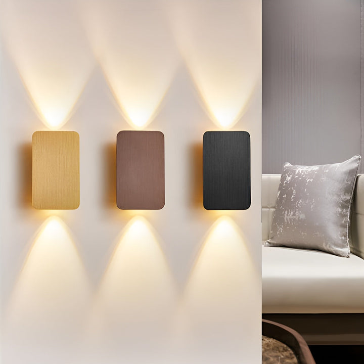 LED væglampe med opad- og nedadgående lys. Ideel til stue, gang eller trappebelysning.