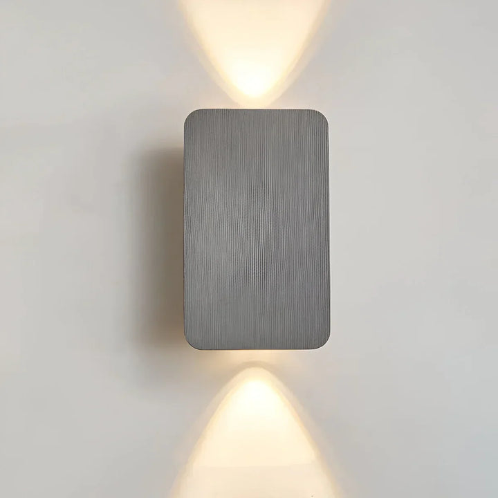 Dekorativ LED væglampe. Fremhæv din væg med blød, indirekte belysning og moderne design.