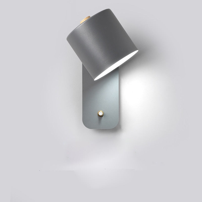 Funktionel LED væglampe til kontoret eller den moderne bolig. Skaber effektiv og stilfuld vægbelysning.