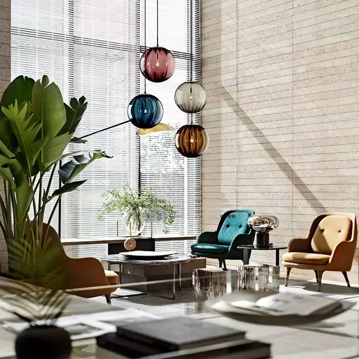 Energieffektiv LED loftlampe med moderne design. Integreret belysning skaber behageligt lys i hjemmet.