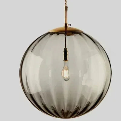 Minimalistisk loftlampe med indbygget LED lys. Perfekt til moderne boligindretning og behagelig atmosfære.