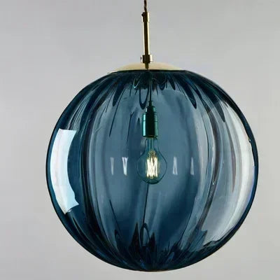 Slankt designet loftlampe med integreret LED-modul. Giver et jævnt og behageligt loftlys i hjemmet.
