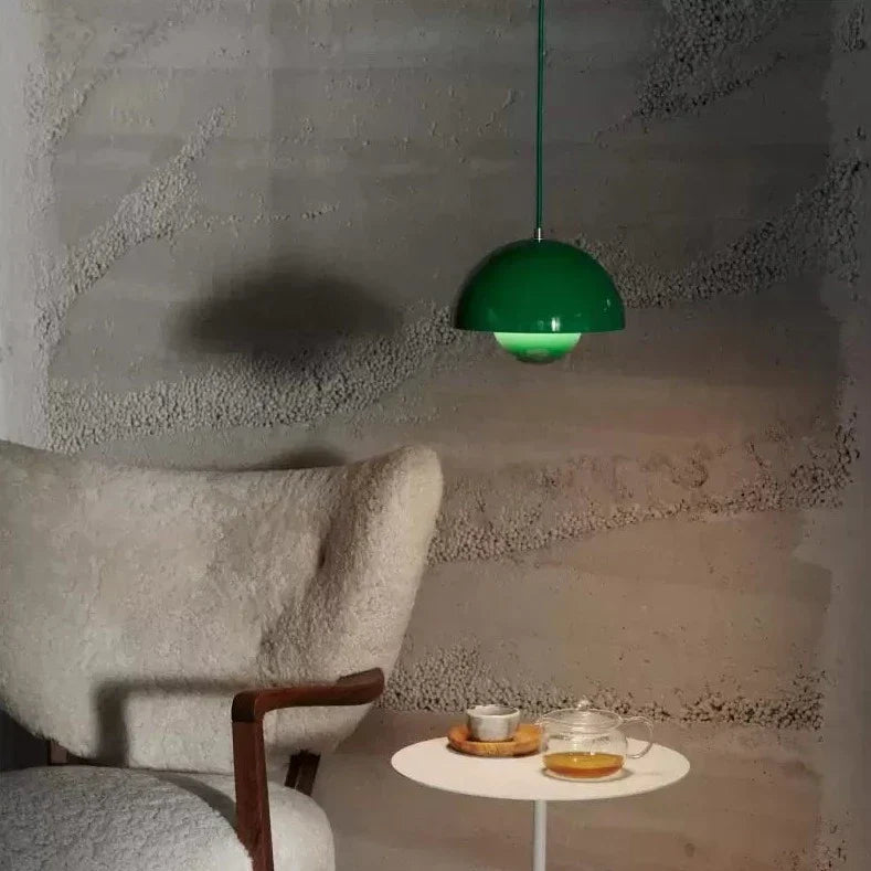 Indfang den perfekte atmosfære med denne justerbare og stilrene loftslampe til hjemmet.