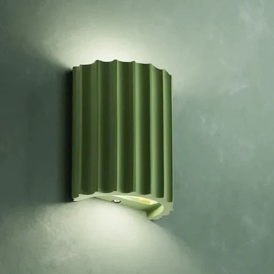 Moderne Lumora LED væglampe. Stilfuld, energieffektiv belysning til stue eller soveværelse indretning.