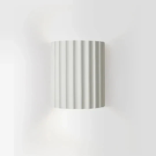Lumora væglampe, en moderne LED designlampe. Giver stilfuld og dekorativ belysning til din boligindretning.