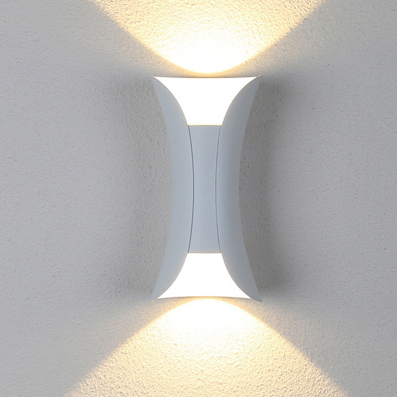 Smart sort LED væglampe til udendørs. Moderne design, ideel til indgangs- og havebelysning.