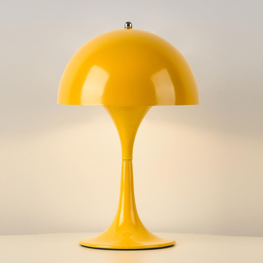 Slankt design moderne trådløs bordlampe med blød, dæmpbar LED til stilfuld indretning.
