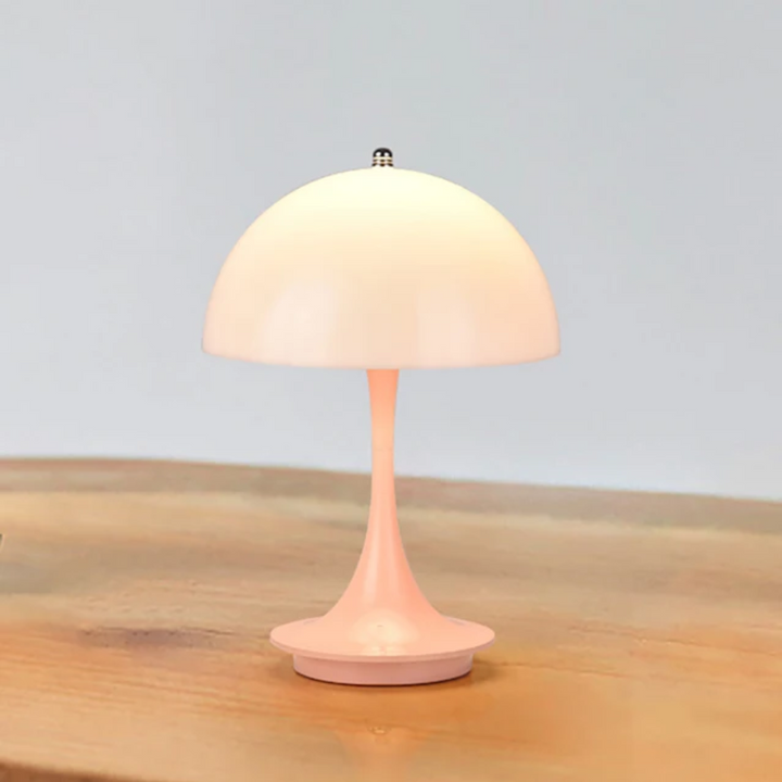 Accentbelysning: Trådløs bordlampe med dæmpbar LED, ideel til moderne hyggeindretning.