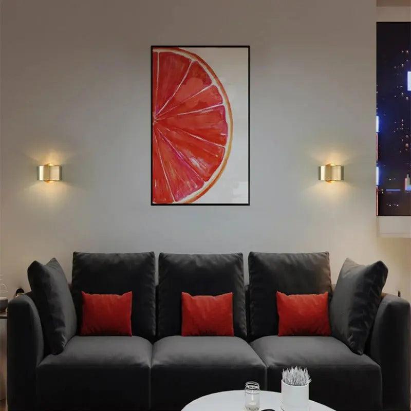 Vægbelysning for en hyggelig stue eller et afslappende soveværelse. Moderne og elegant væglampe.