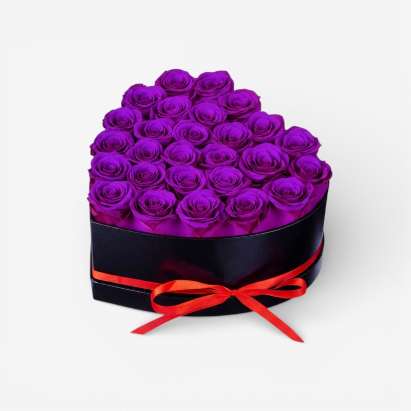 Elegant lilla hjerteformet roseæske med kunstige roser. Perfekt indendørs dekoration og Mors dag gave.