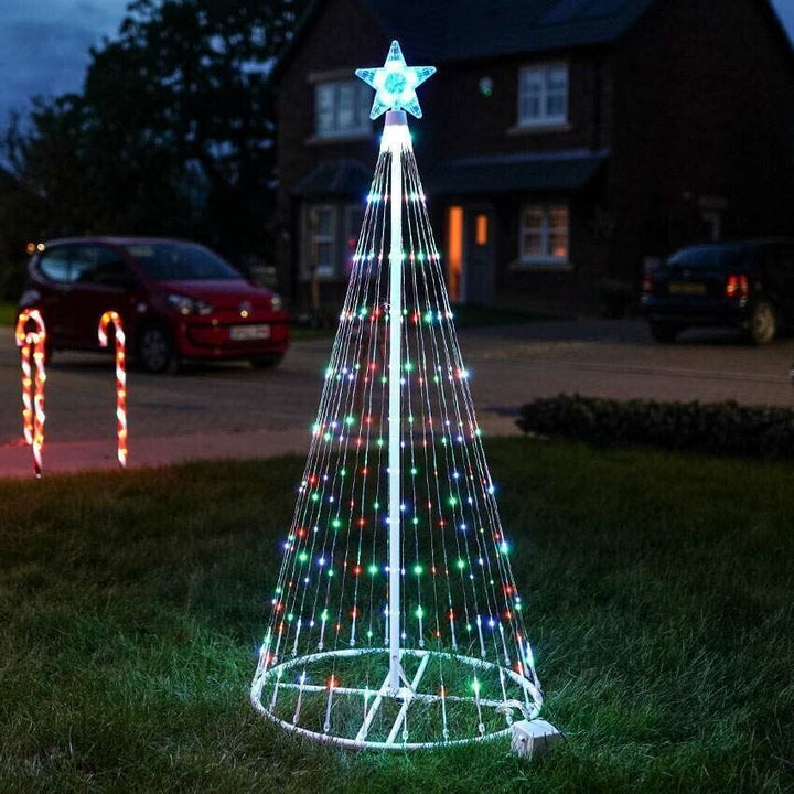 Festlig udendørs juletræsornament med animeret LED lysshow. Multifarvet julelys for en smuk dekoration.