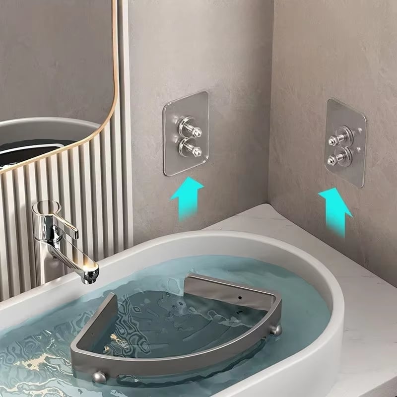 Kompakt TrioShelf hjørnehylde for optimal pladsudnyttelse i ethvert rum.
