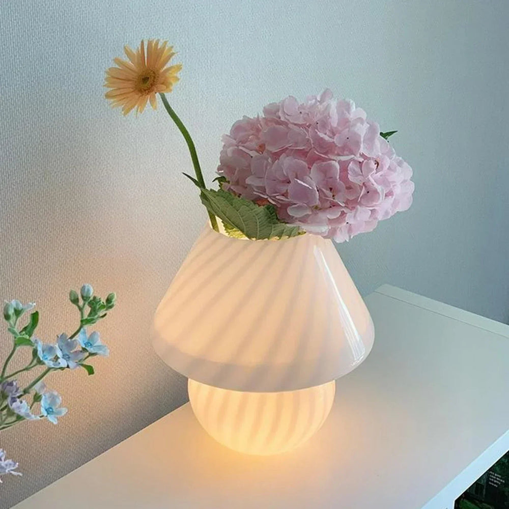 Unik håndlavet Murano bordlampe. Designerlampe med farverigt glas, skaber stemningslys.