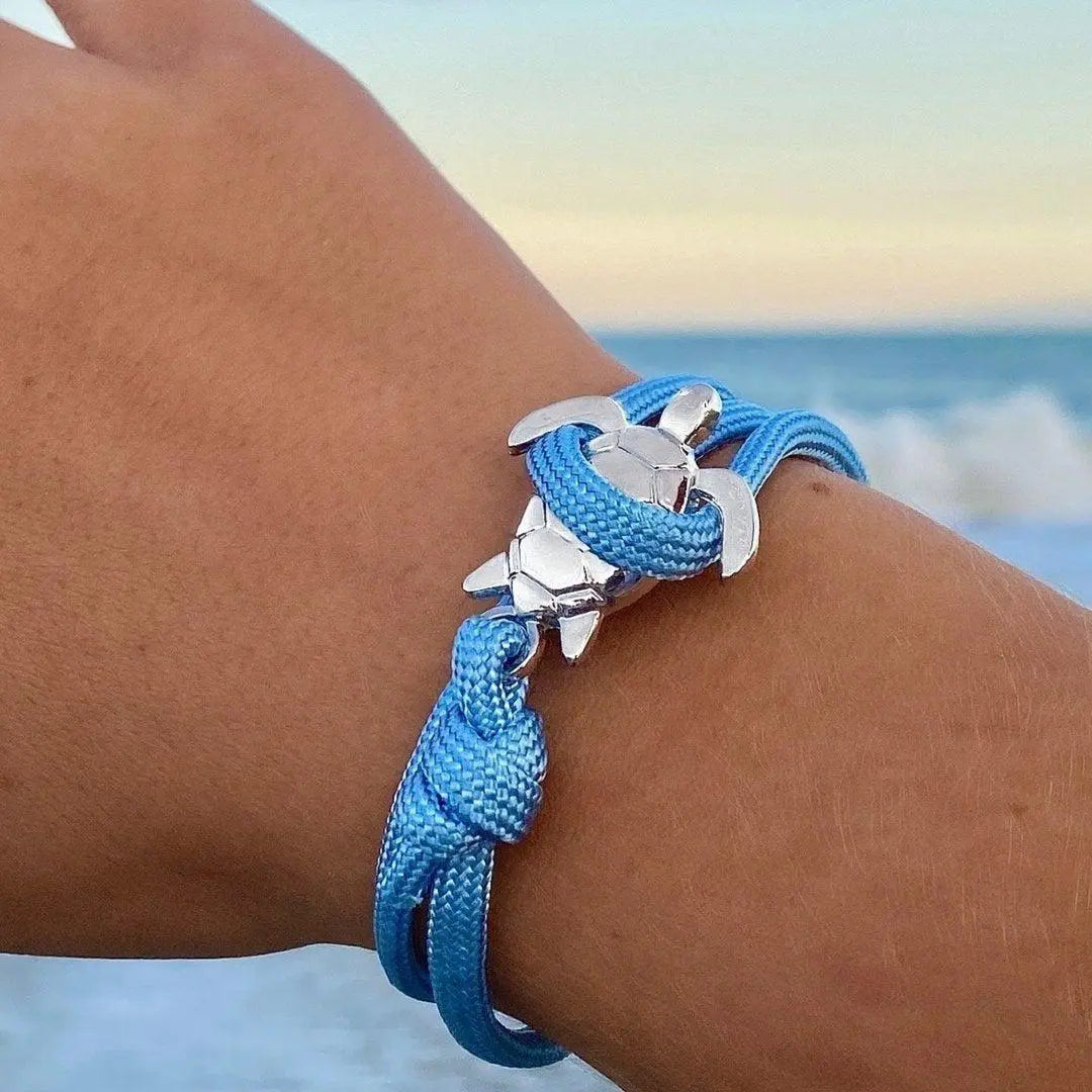 Nautisk anker armbånd i rebdesign til unisex. Justerbart maritimt smykke perfekt til sommer.