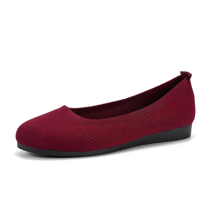 Åndbar, skridsikker slip-on kvindersko med ergonomisk design & fodstøtte for optimal komfort.