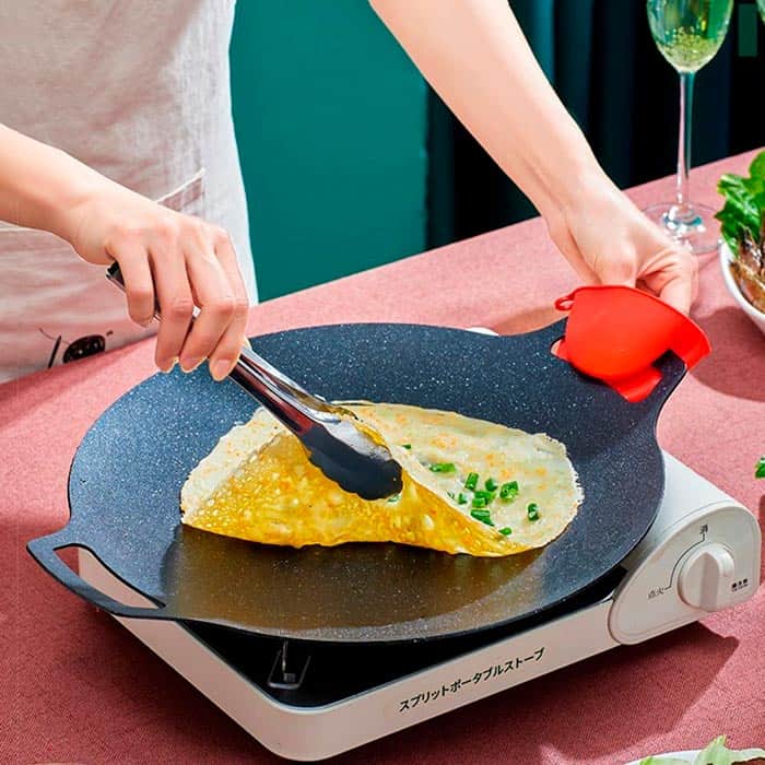 Non-stick pande til nem madlavning og rengøring. Robust køkkenudstyr til daglig brug i husholdningen.