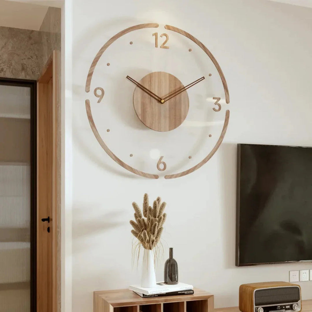 Nordisk lydløst vægur i træ og glas. Elegant design til moderne boligindretning.
