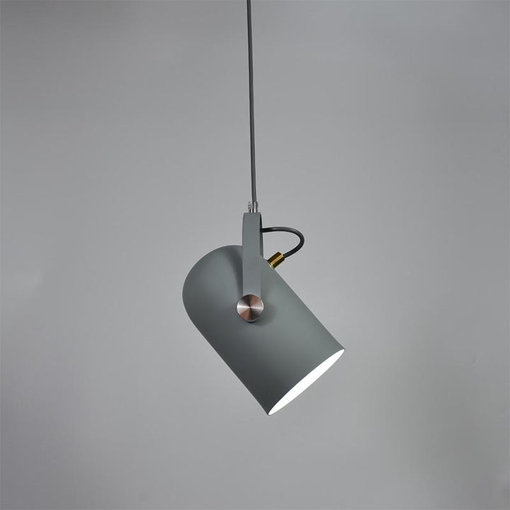Energieffektiv justerbar LED pendel. Nordisk design, minimalistisk stil, perfekt som moderne loftlampe.