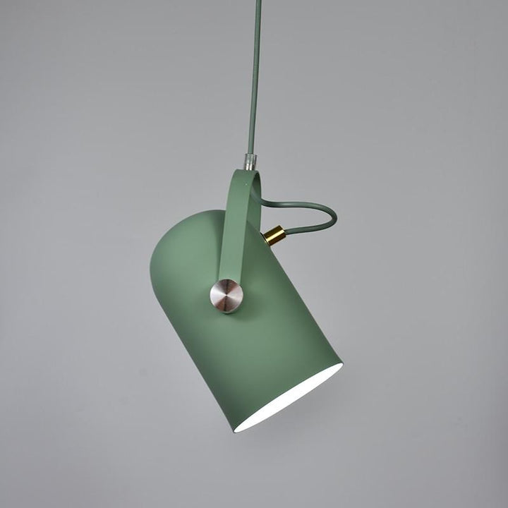 Moderne justerbar LED pendel til stuen. Minimalistisk nordisk design skaber stilfuld og funktionel belysning.