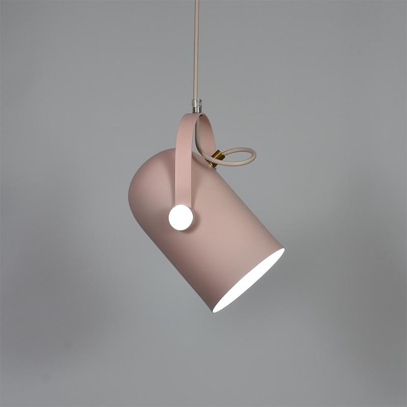 Renset nordisk design LED pendel, justerbar loftlampe, der bidrager til en moderne og minimalistisk indretning.