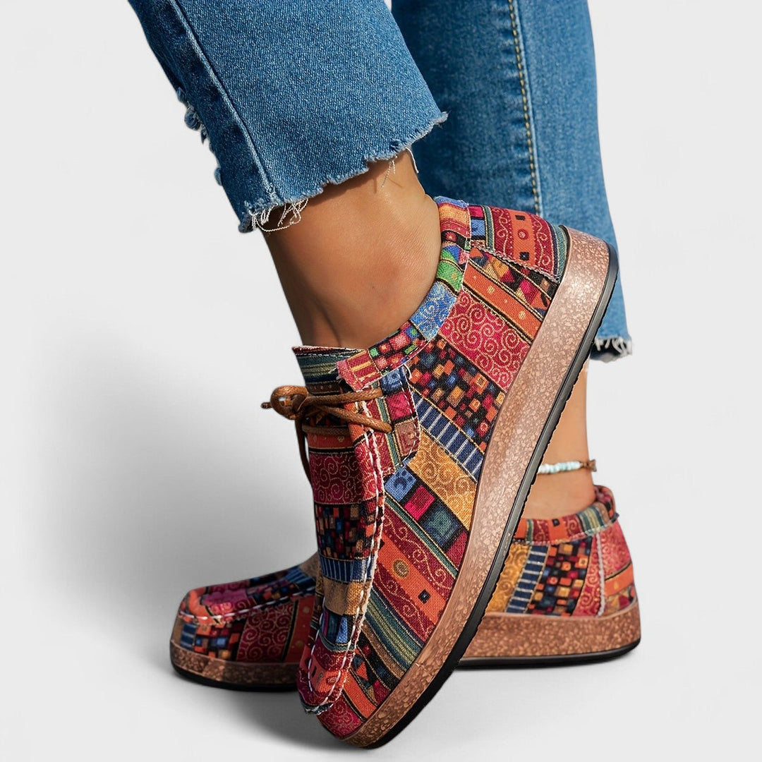 Stilfulde og komfortable kvindersneakers i farverigt design. Perfekt som hverdagssko og fritidssko.