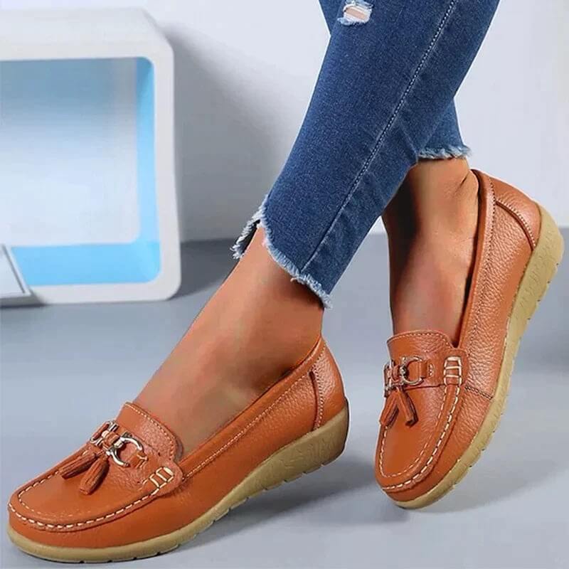 Stilfulde og komfortable damesko: slip-on loafers, ideelle til elegant hverdagsbrug.