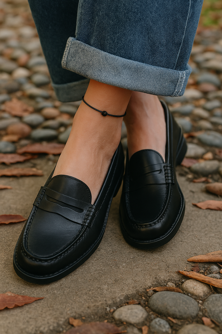 Ortopædiske loafers i klassisk sort, brun og khaki, lette materialer, elegant design, komfortabel indersål, herresko.