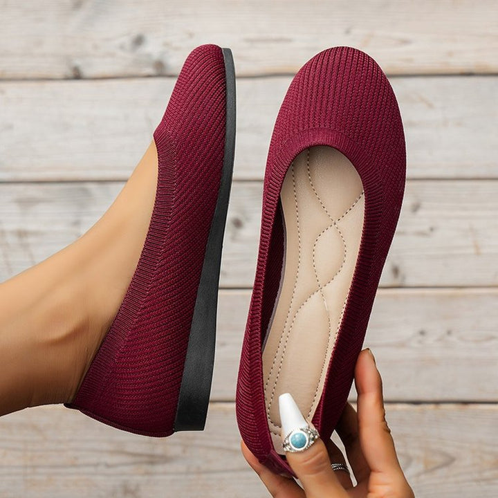 "Ortopædiske slip-on damesko med ergonomisk pasform, trykaflastende og skridsikker sål, behagelig og stilfuld."
