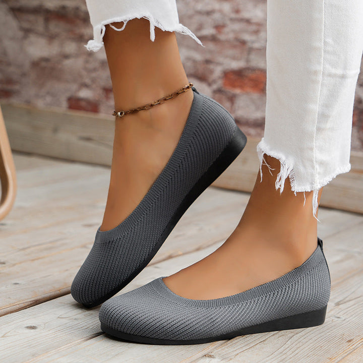 "Ortopædiske slip-on damesko med ergonomisk pasform, trykaflastende og skridsikker sål, behagelig og stilfuld."