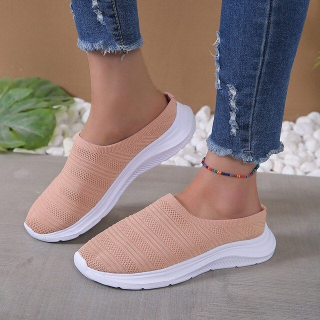 "Ortopædiske slip-on sneakers i grå mesh, lette at bære, med støtte og stil, perfekt til både hverdag og formelle lejligheder