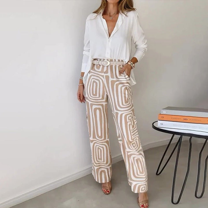 Plus size dame todelt sæt med elegant skjorte og komfortable mønstrede bukser til moderne stil.