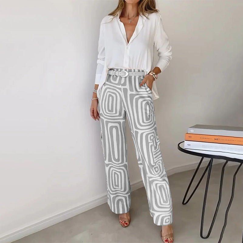Alsidigt plus size dame sæt: elegant skjorte & moderne mønstrede bukser. Perfekt til både kontor og afslappede dage.
