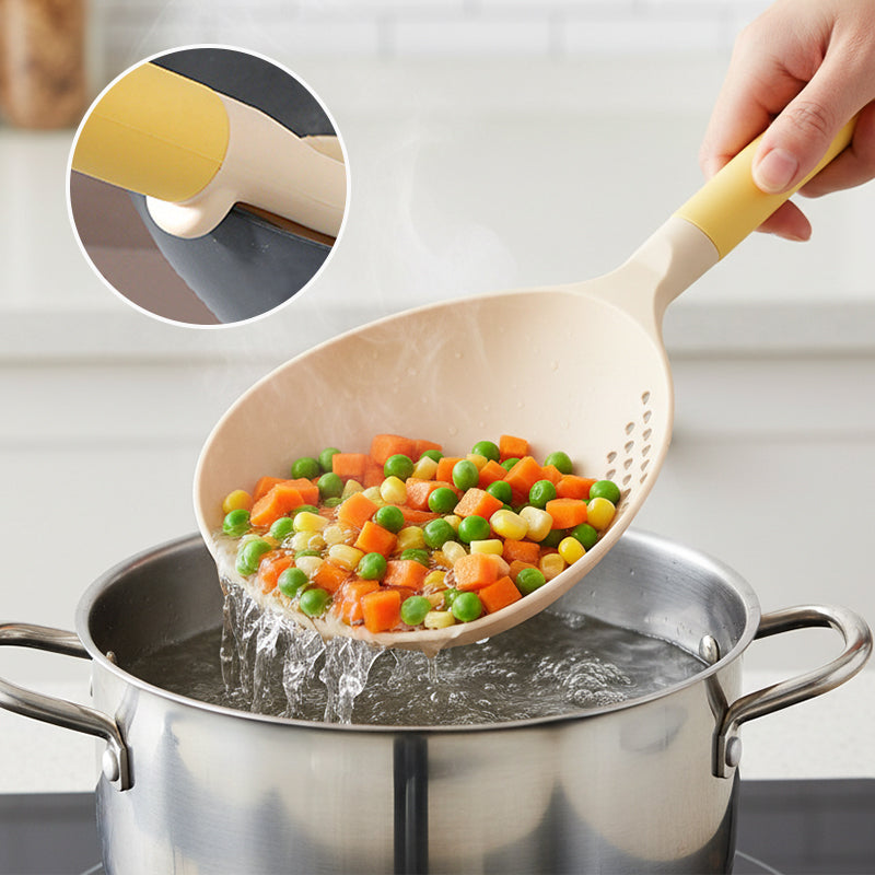 Praktisk alt-i-én drænske/serveringsske til pasta, grøntsager og meget mere uden spild.