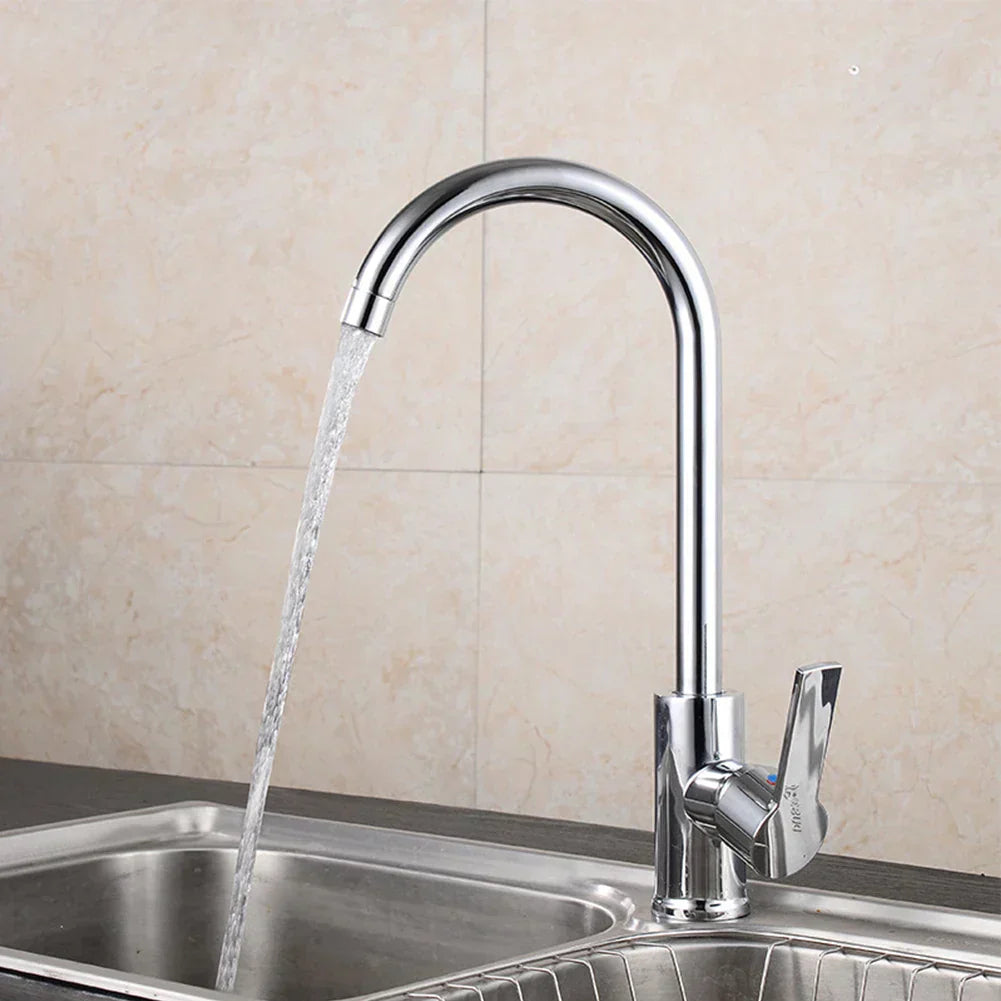 "Premium krom køkkenhane med elegant, blank finish og enkelt-håndtags design til moderne, funktionelle køkkener."